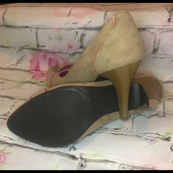 Tan Heels - Picture 5 of 5